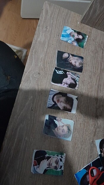 Tanesi 10 tl bütün erkek idollerimiz vardır