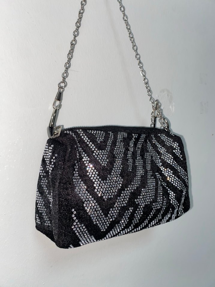 Zincir Detaylı Zebra Desenli Siyah Kadın Çanta - Görsel 3