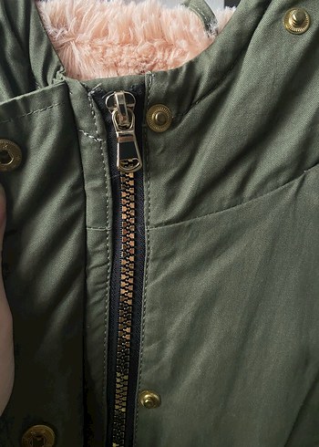 Düğmeli ve Fermuarlı Kapüşonlu Haki Kadın Mont - Görsel 5