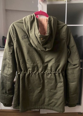 Düğmeli ve Fermuarlı Kapüşonlu Haki Kadın Mont - Görsel 3