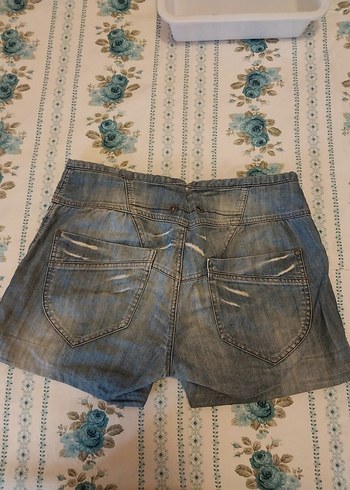 30 Beden Düğmeli Nakışlı Kadın Mini Denim Şort