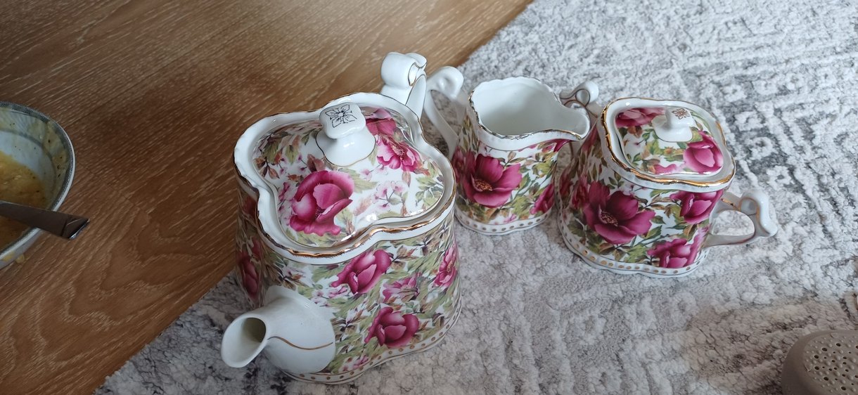 Beyaz Porselen Gri ve Pembe Çiçekli Demlik Seti - Görsel 2