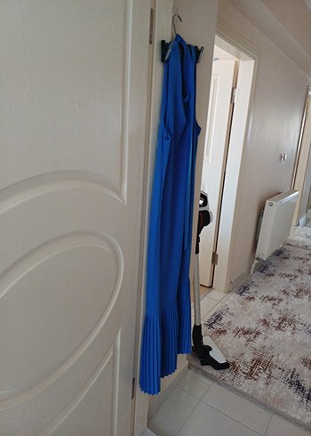 Mavi Saten Görünümlü V Yakalı jile elbise - Görsel 2