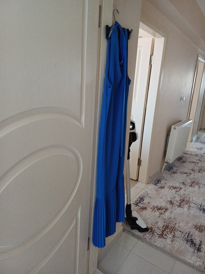 Mavi Saten Görünümlü V Yakalı jile elbise - Görsel 2