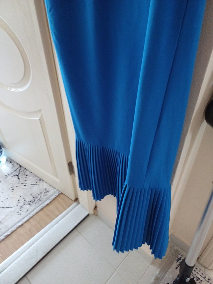 Mavi Saten Görünümlü V Yakalı jile elbise - Görsel 3