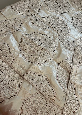 Bej İşlemeli Saten Yatak Örtüsü HEDİYELİ - Görsel 6