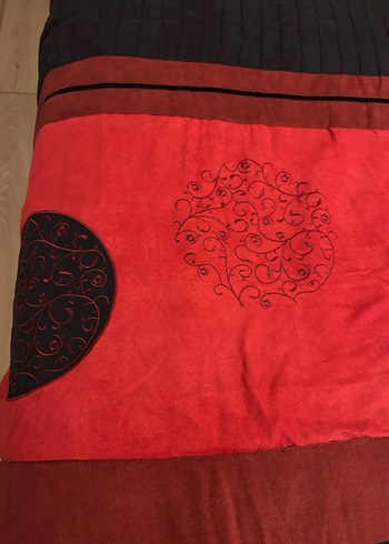 Siyah Kırmızı Yatak Örtüsü - HEDİYELİ - Görsel 2