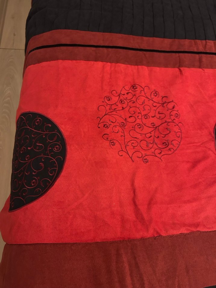 Siyah Kırmızı Yatak Örtüsü - HEDİYELİ - Görsel 2