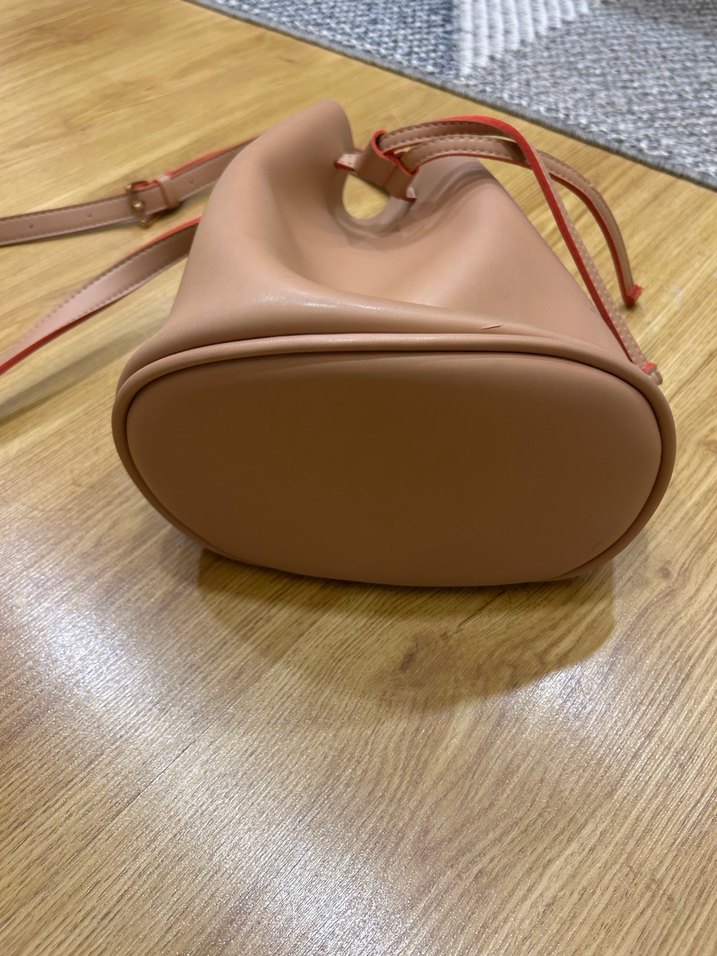 Askılı  Çanta - Minimalist Tasarım - Görsel 2