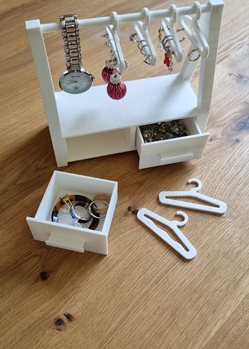 Beyaz Makyaj ve Takı Düzenleyici - Görsel 2