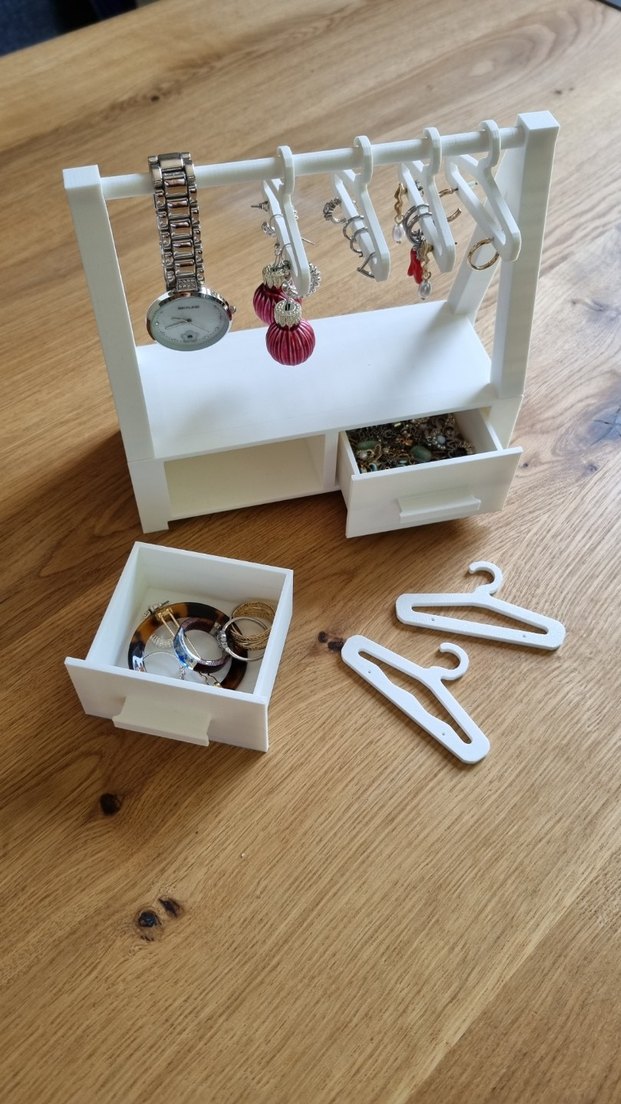 Beyaz Makyaj ve Takı Düzenleyici - Görsel 2