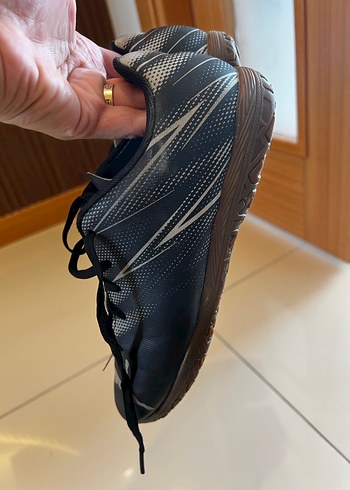 37 Beden siyah Renk Erkek çocuk Puma futbol ayakkabısı çok ıyı durumda hıc hatası yk