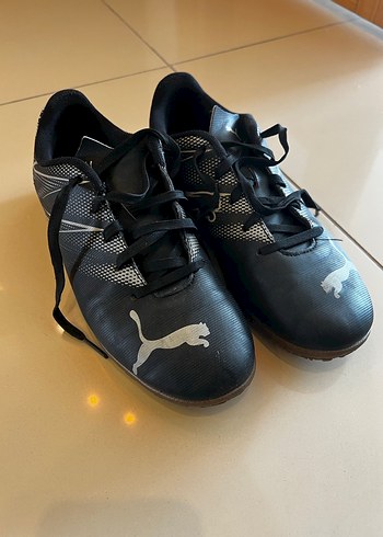 Erkek çocuk Puma futbol ayakkabısı çok ıyı durumda hıc hatası yk