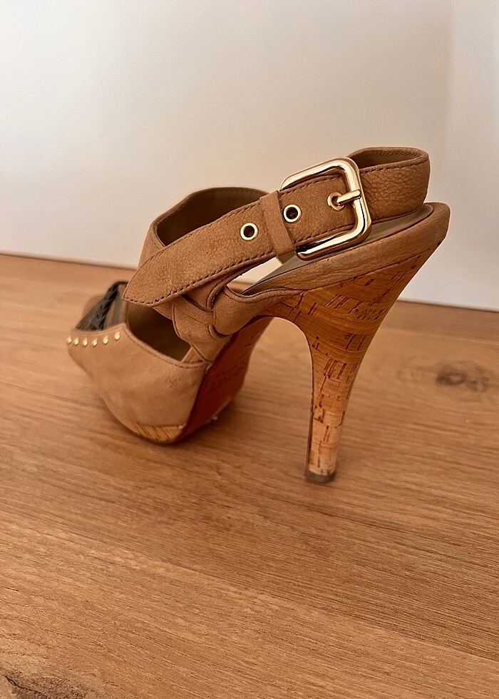 Topuklu ayakkabı - Görsel 2