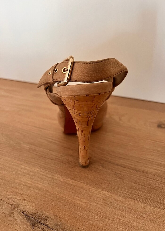 Topuklu ayakkabı - Görsel 4