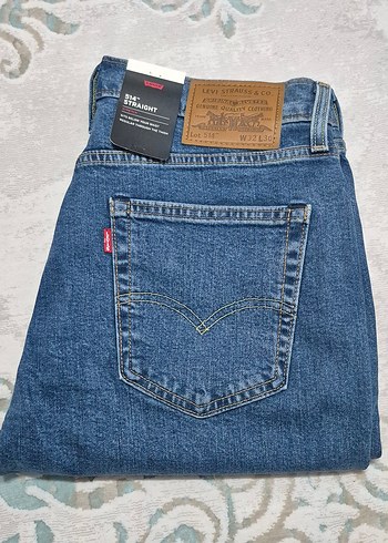 Levis 32
