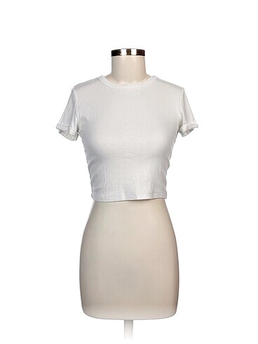 Bershka T-shirt %70 İndirimli.