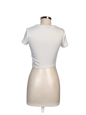 m Beden Bershka T-shirt %70 İndirimli.