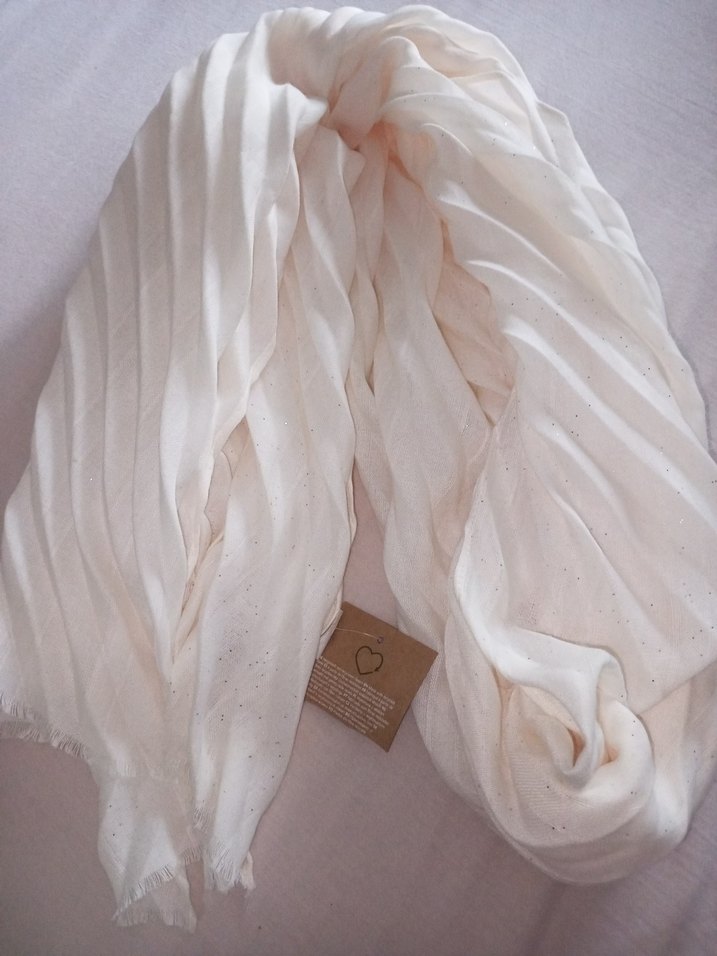 Beyaz Piliseli Kadın Şal - Görsel 2