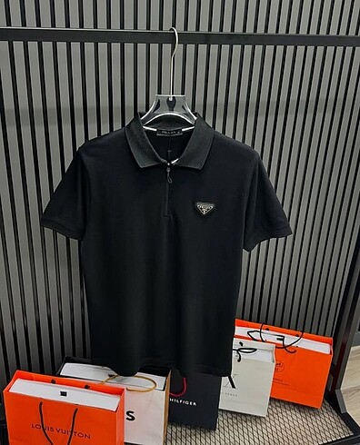 Prada orjinal t-Shirt.Çok tarz.Bedenleri mevcuttur.