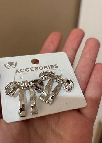 Accessorize Gri Fiyonk Detaylı Midi Küpe
