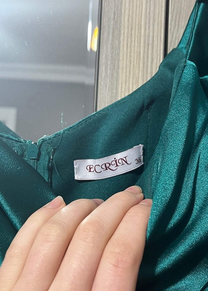 Zümrüt yeşili elbise - Görsel 4