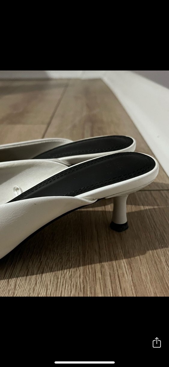 BERSHKA Beyaz Tokalı Mini topuk terlik - Görsel 4