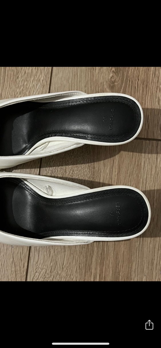 BERSHKA Beyaz Tokalı Mini topuk terlik - Görsel 3