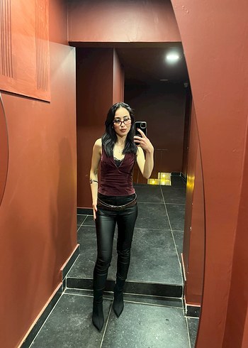 Bordo Süet V Yakalı Drapeli Kolsuz Bluz - Görsel 4