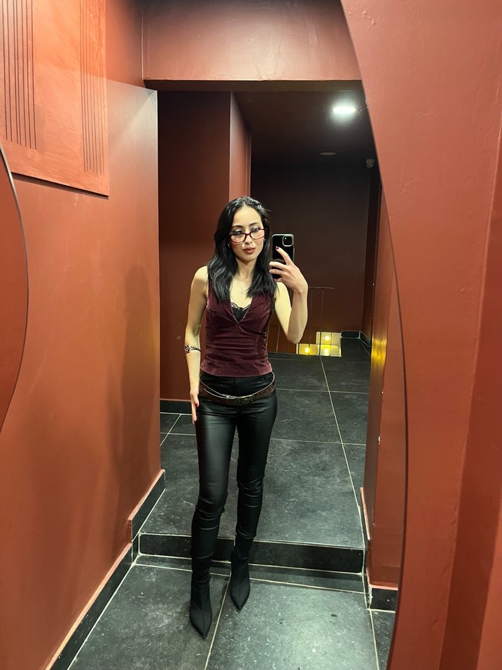 Bordo Süet V Yakalı Drapeli Kolsuz Bluz - Görsel 4