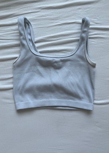 beyaza kaçan gri kolsuz crop
