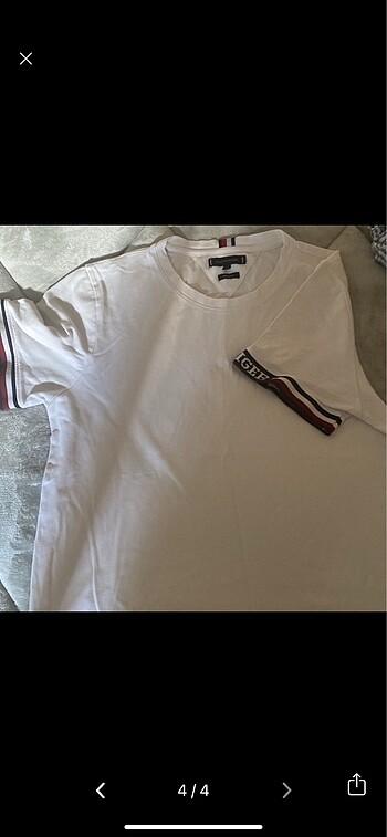 l Beden Tommy tshirt