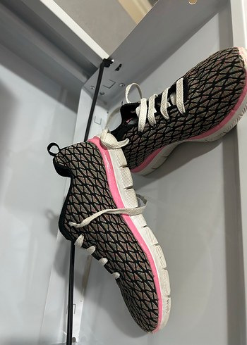 Yüksek Topuklu Pembe Gri Yılan Desenli Spor Ayakkabı - Görsel 3