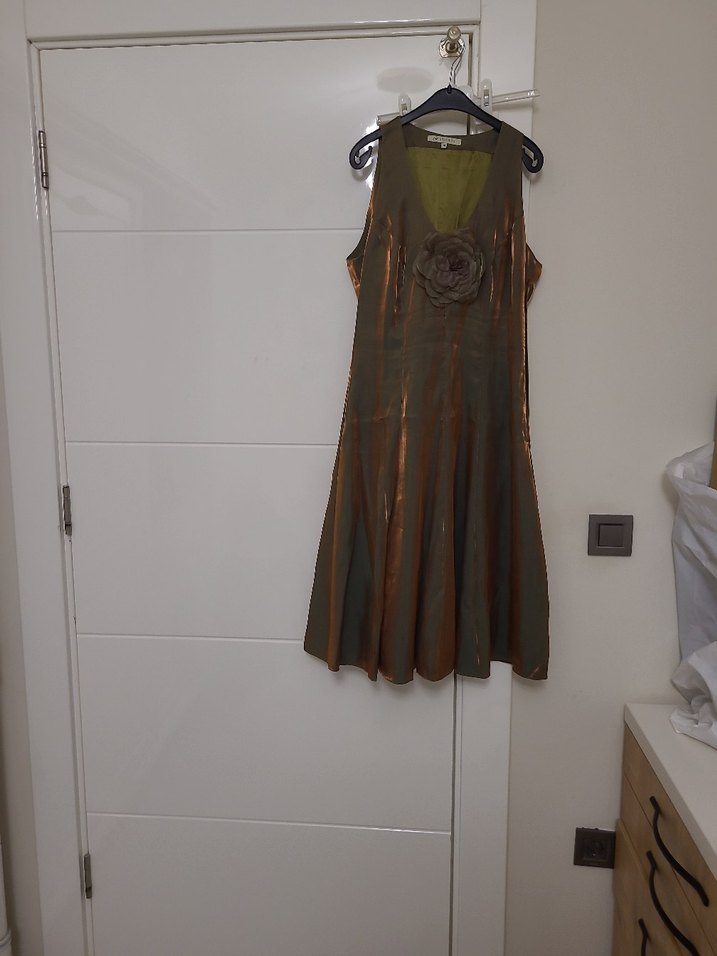 Yeşil tafra Parlak Drapeli Uzun Kadın Abiye - Görsel 4