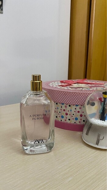 ZARA PARFÜM A PERFUME IN ROSE