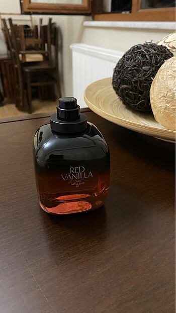 Zara ZARA RED VANILLA
