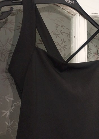 siyah yırtmaçlı elbise - Görsel 3