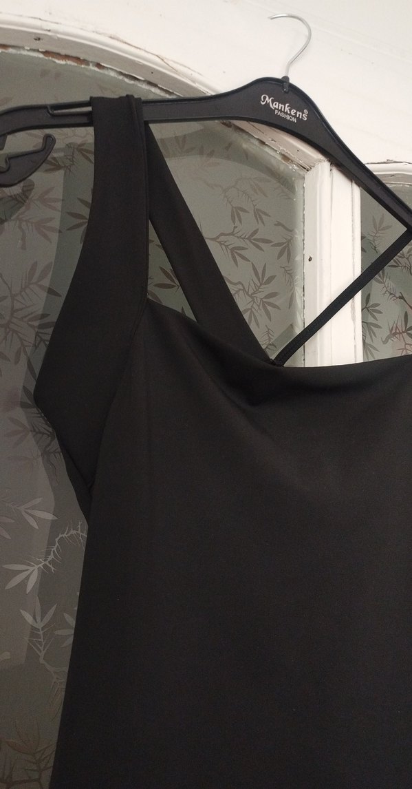 siyah yırtmaçlı elbise - Görsel 3