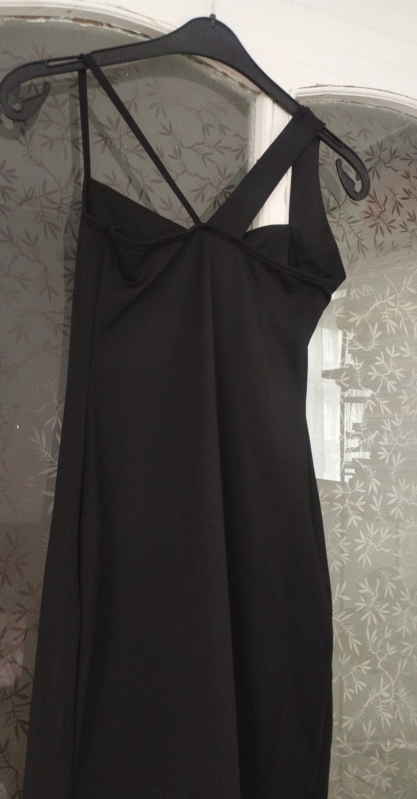siyah yırtmaçlı elbise - Görsel 5