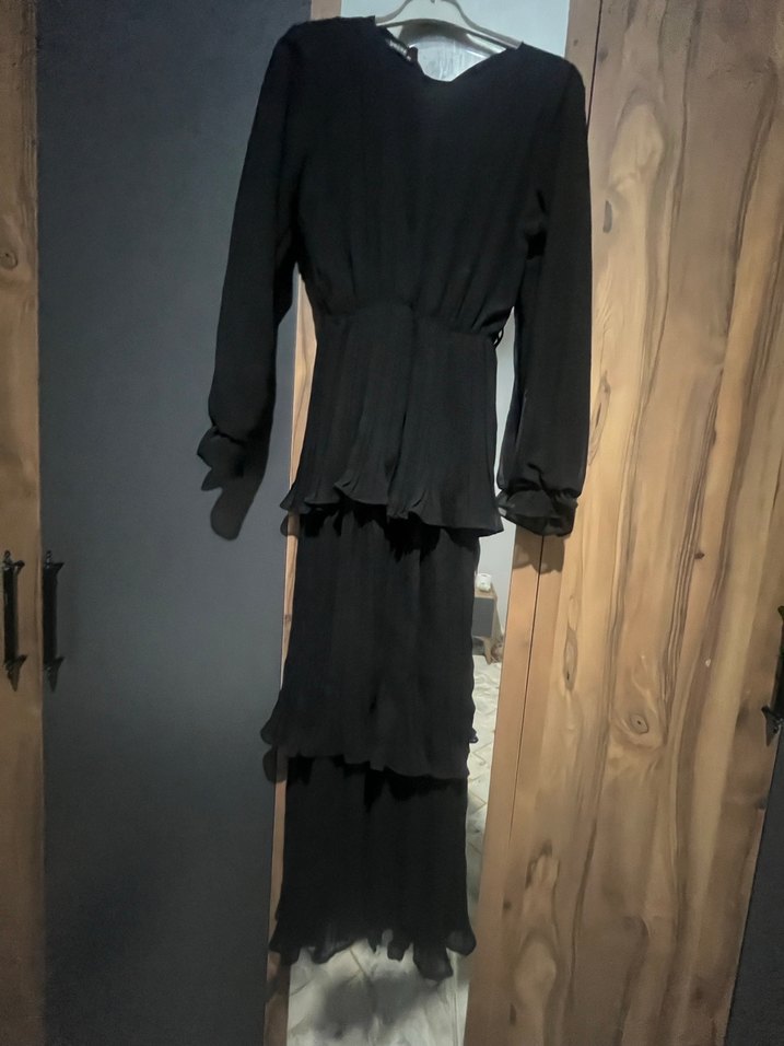 Uzun Kollu Siyah Piliseli Uzun Elbise - Görsel 2