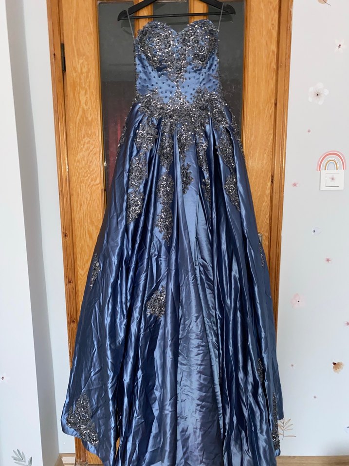 Mavi İşlemeli Straplez Uzun Nişanlık - Görsel 2