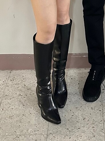 37 Beden siyah Renk Bershka Çizme