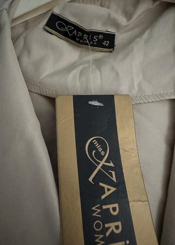 Bej Kuşaklı Kadın Trençkot - Görsel 3