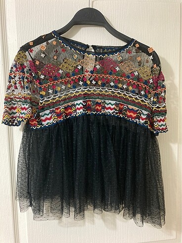 Zara Zara Trafaluc Collection işlemeli ve fırfırlı üst