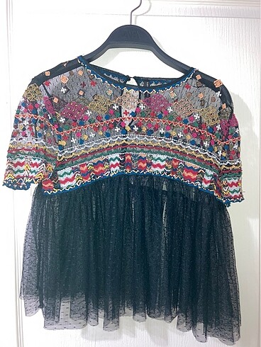 s Beden Zara Trafaluc Collection işlemeli ve fırfırlı üst