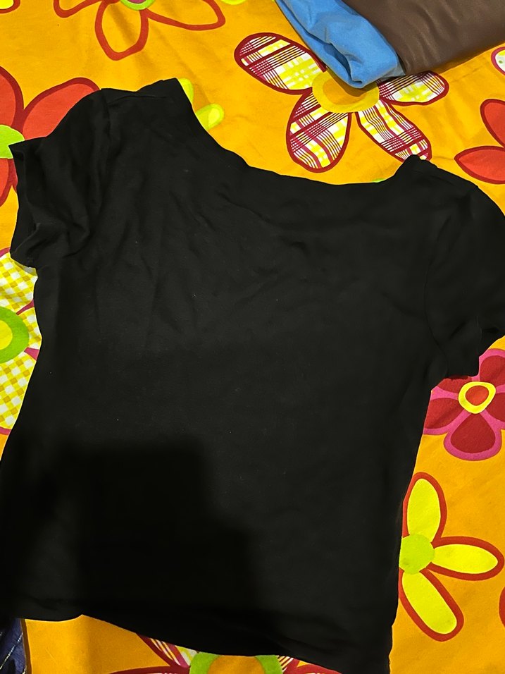 sırtı açık siyah crop - Görsel 2