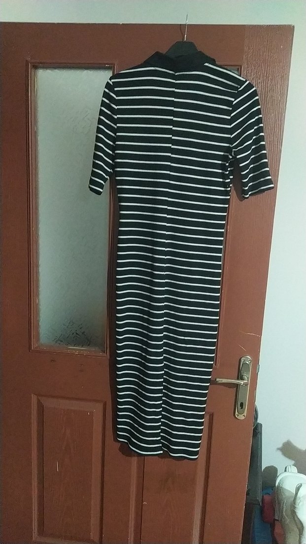 Çizgili Siyah Yaka Detaylı Uzun Elbise - Görsel 2