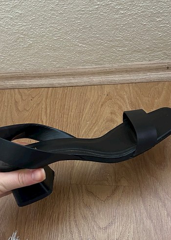 Topuklu ayakkabı - Görsel 2