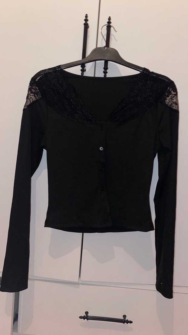 Dantel Detaylı Siyah Gotik Bluz - Görsel 3