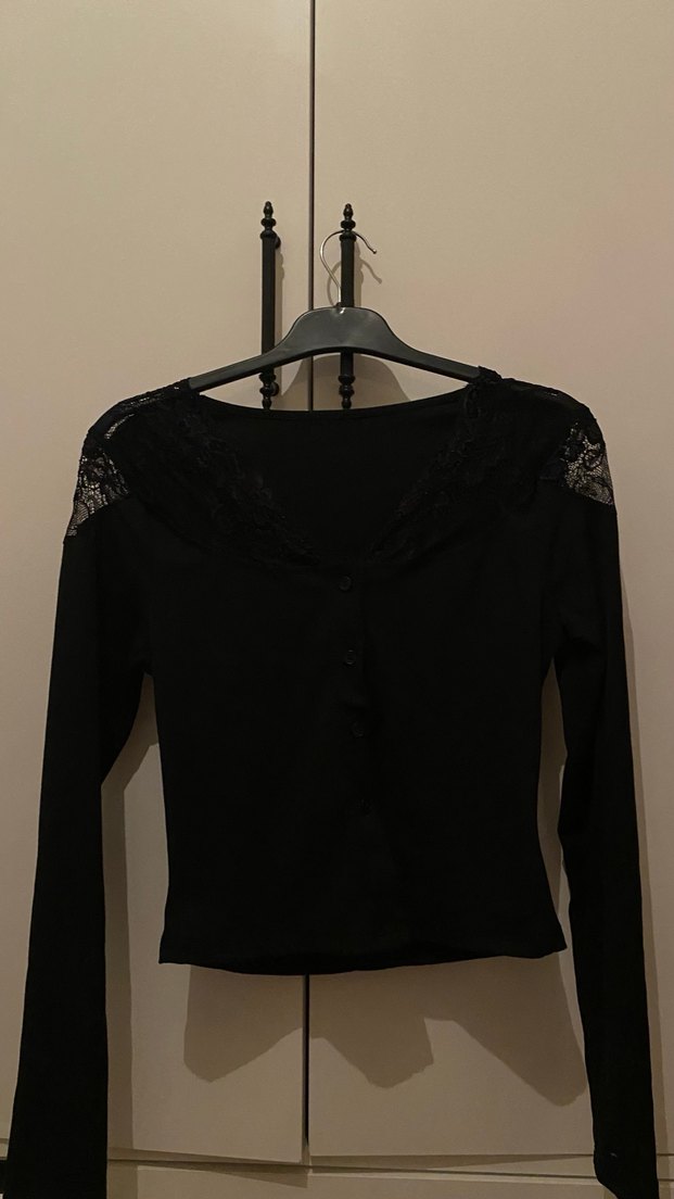 Dantel Detaylı Siyah Gotik Bluz - Görsel 2